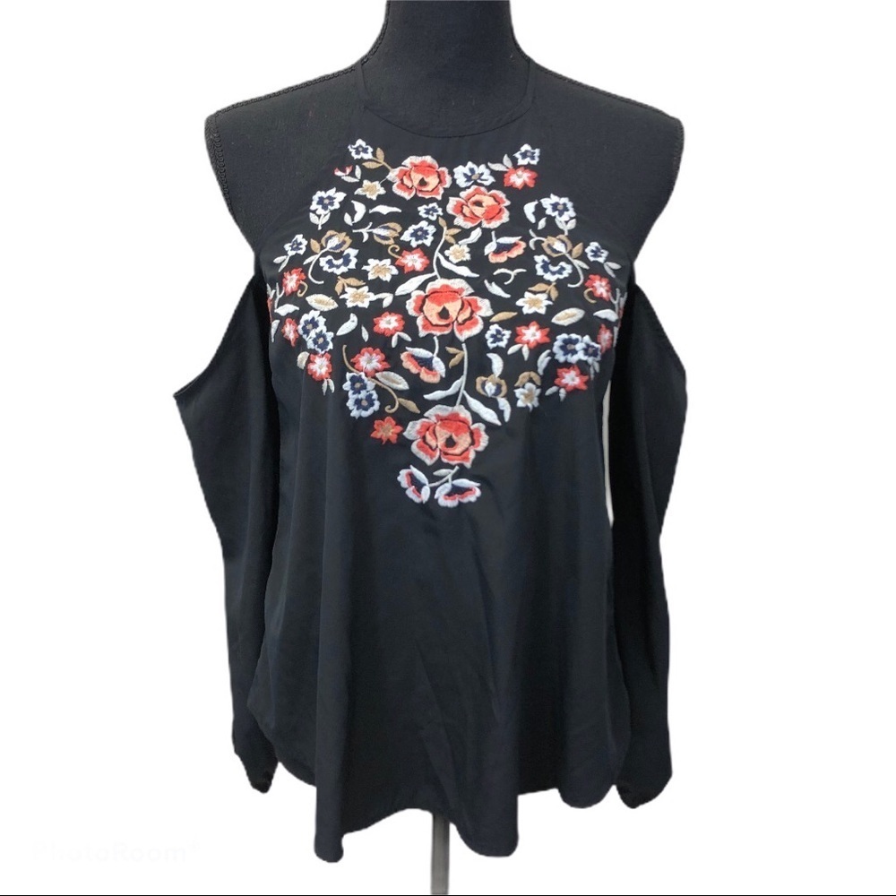 Abercrombie &‎ FITCH cold shoulder embroidered top
